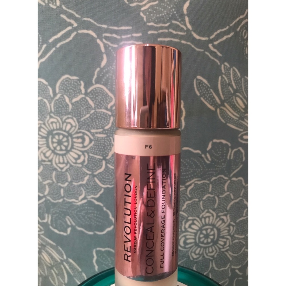 Revolution beauty conceal and define foundation